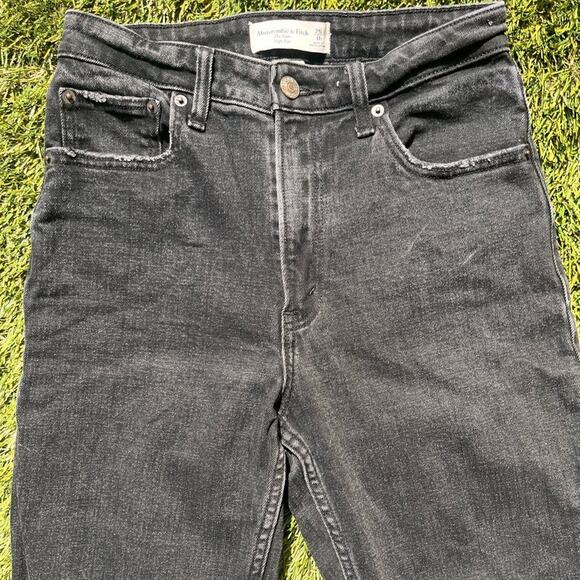 Abercrombie & Fitch Curve Love High Rise Mom Jeans - Picture 6 of 11